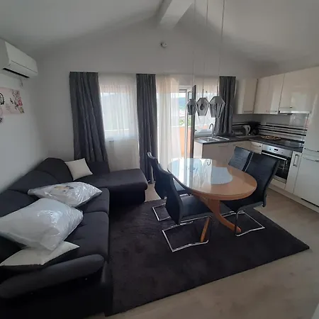 Cozy With Private Balcony *