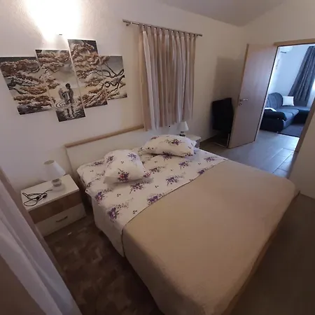 Cozy With Private Balcony * Vinišće