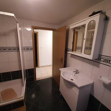 Cozy With Private Balcony Διαμέρισμα Vinišće