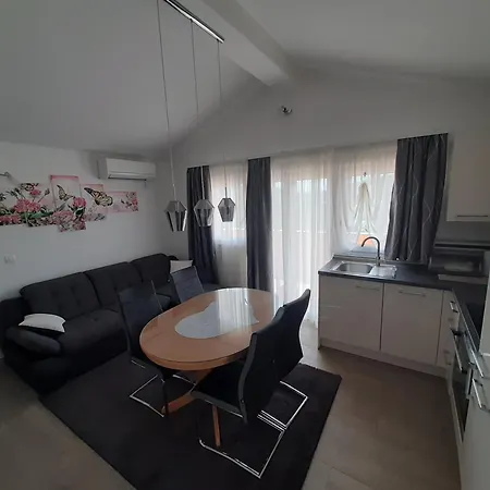 Cozy With Private Balcony