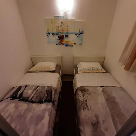 Cozy With Private Balcony Apartment
