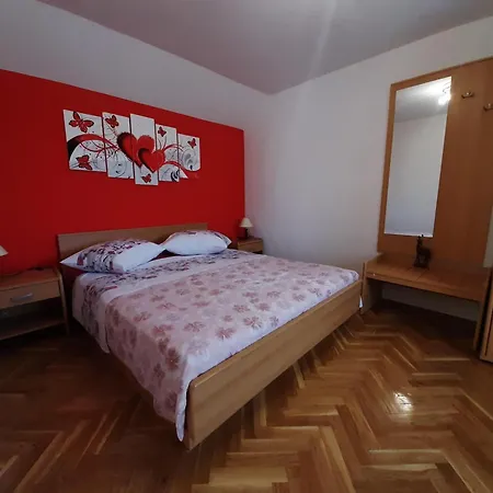 Apartment Cozy With Private Balcony Vinisce